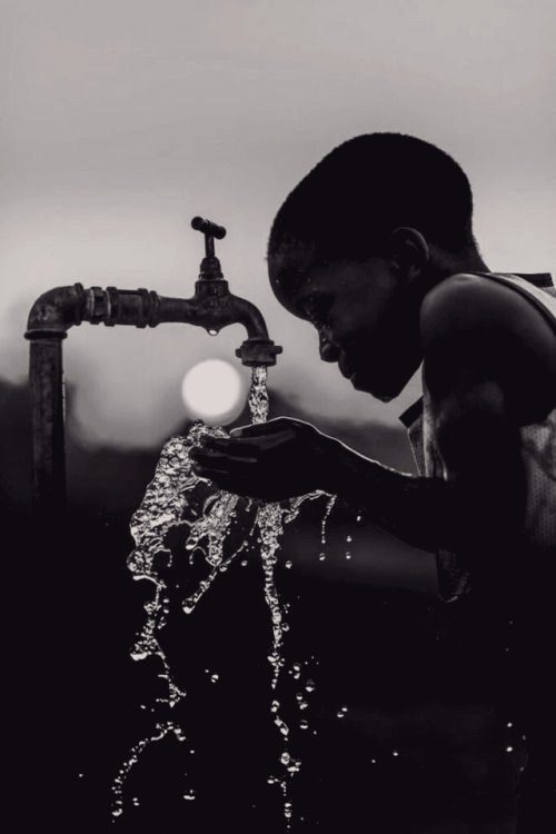 L’acqua come primo gesto di dignità.