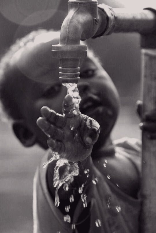 Attorno all’acqua, la giornata si riorganizza.